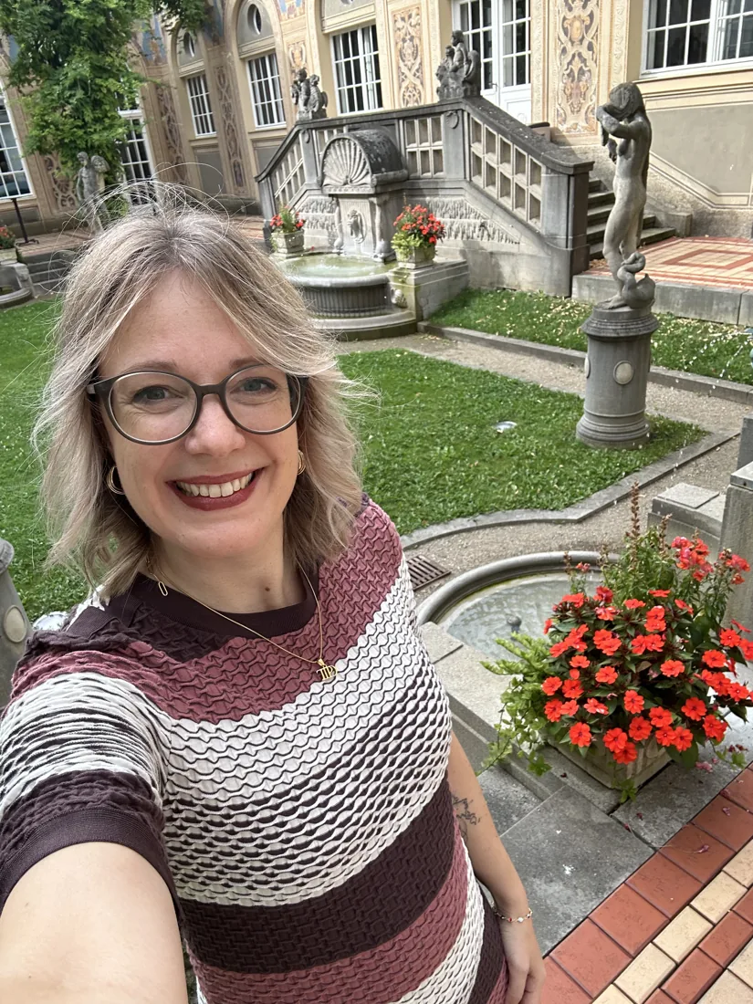 Traurednerin Yvonne Krienke am Regentenbau in Bad Kissingen