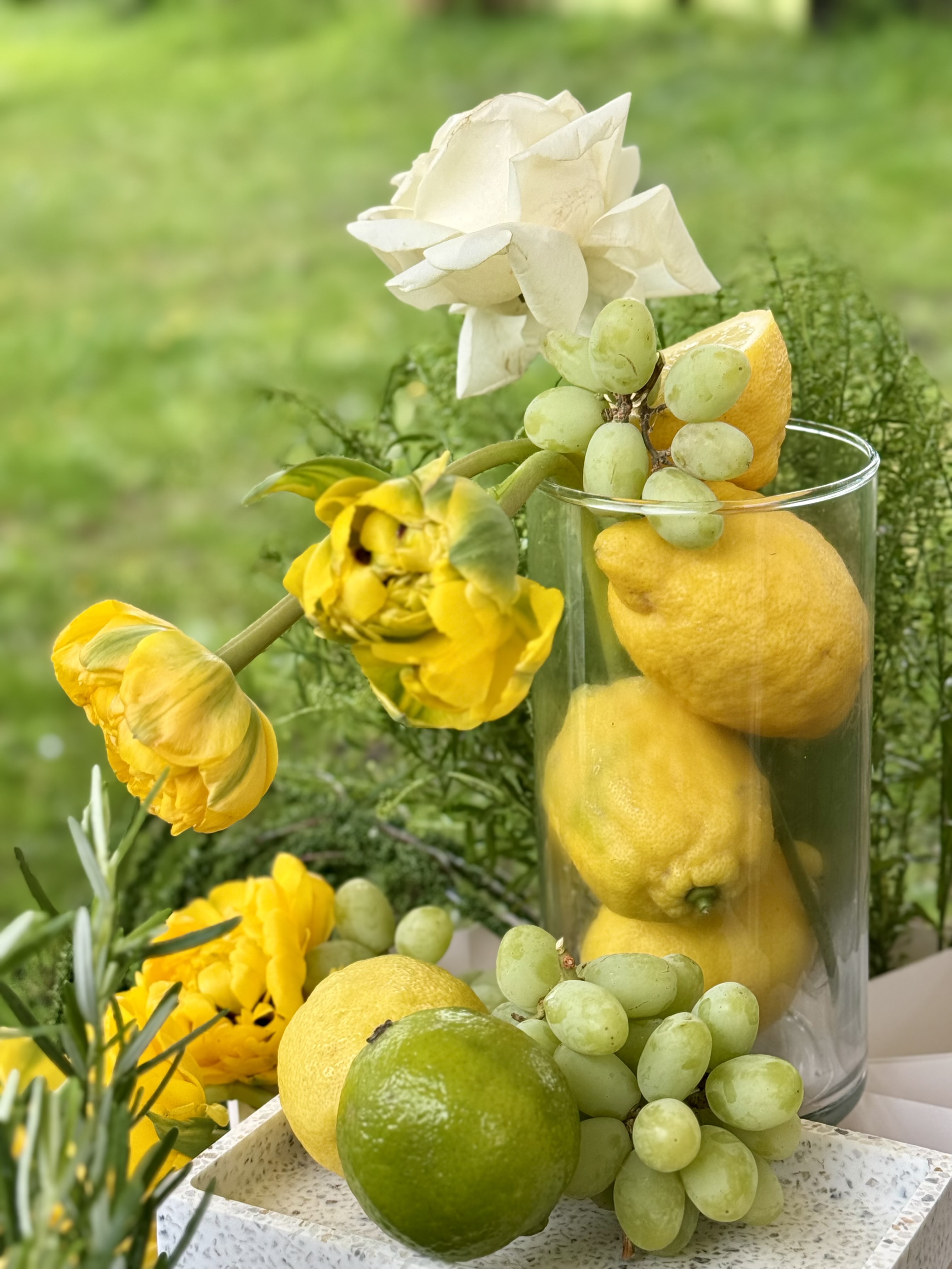 Zitronen und gelbe Blumen – Citrus Punch