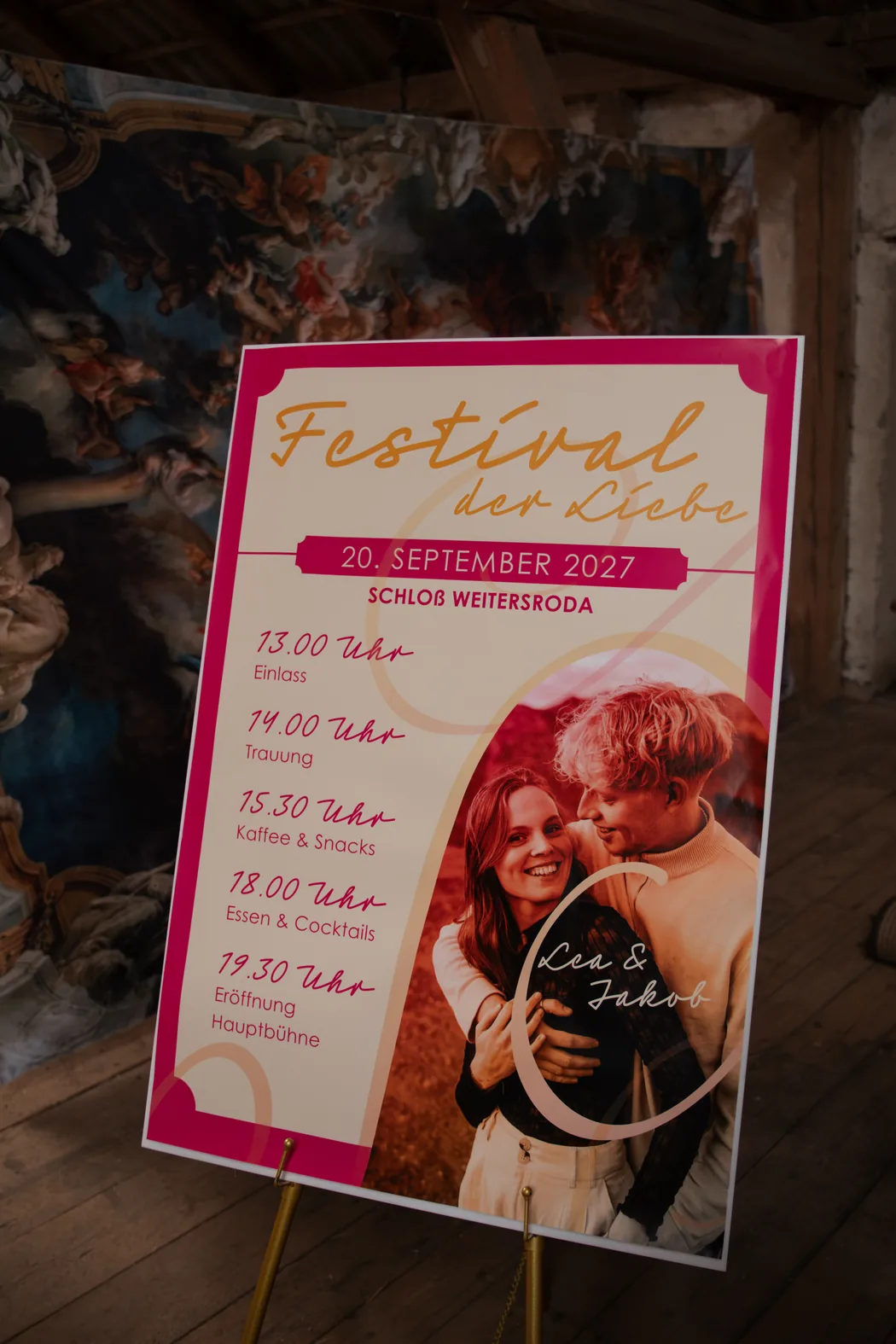Plakat Festival der Liebe mit dem Ablauf des Tages auf einer Staffelei, Schloss Weitersroda