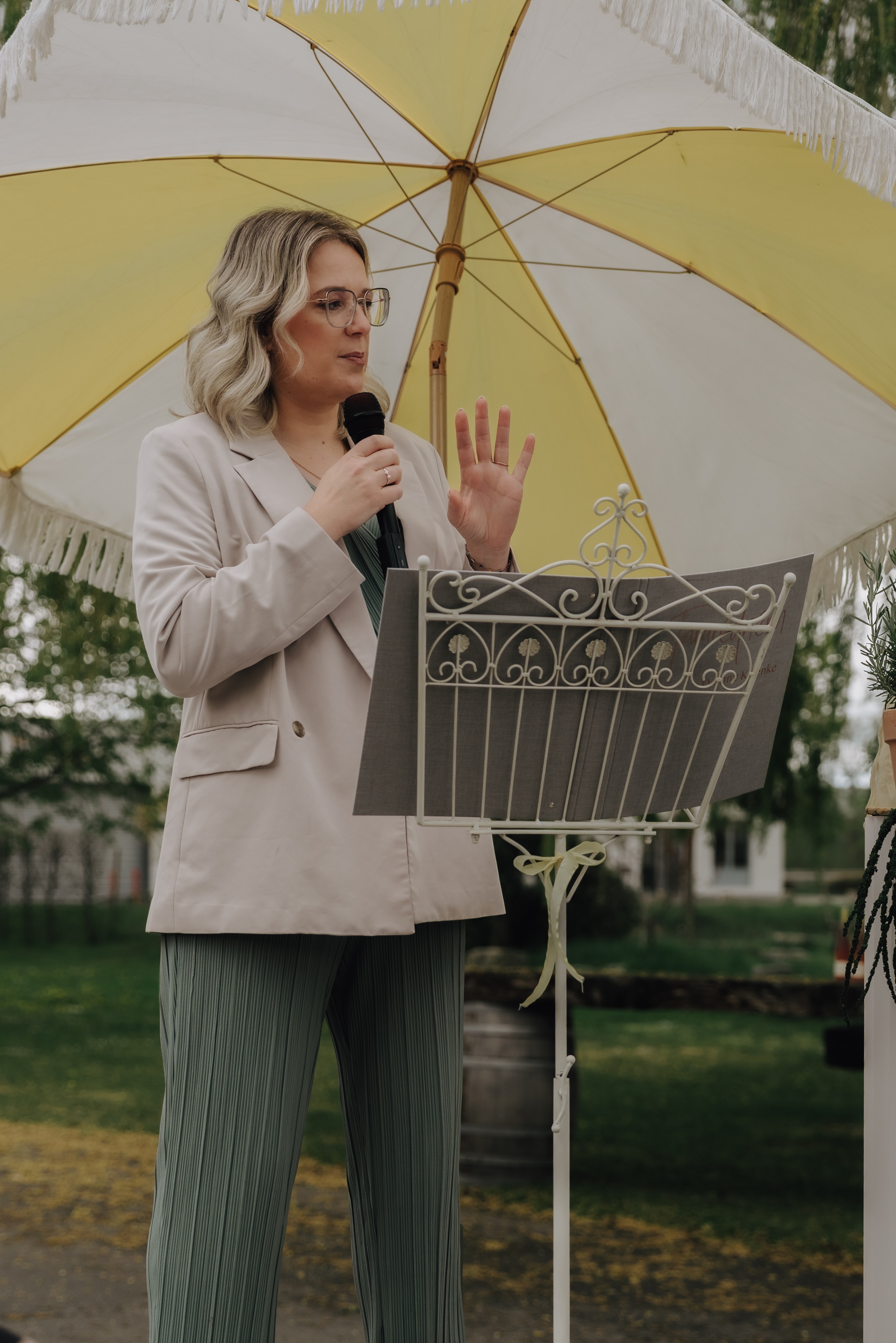 Yvonne Krienke bei einer freien Trauung